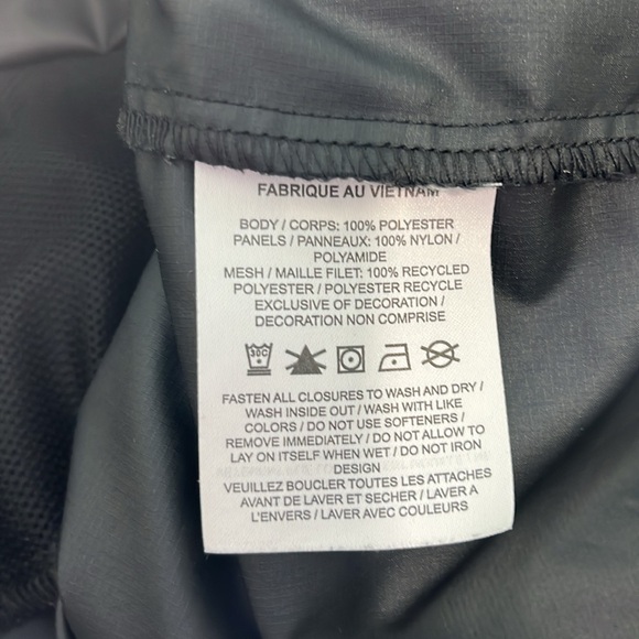 Nike windbreaker converts to belt bag - Picture 12 of 12